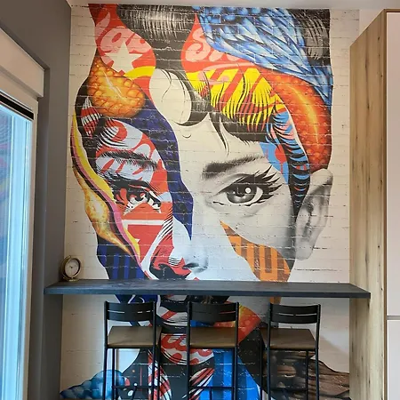 아파트 021 Hideout